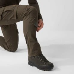FJÄLLRÄVEN BARENTS PRO HUNTING TROUSERS M Herren - Trekkinghose 27 FJÄLLRÄVEN BARENTS PRO HUNTING TROUSERS M Herren - Trekkinghose -Globetrotter 5637684539 j barents pro hunting trousers m fjaellraeven 24