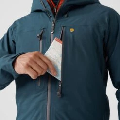 FJÄLLRÄVEN BERGTAGEN ECO-SHELL JACKET M Herren - Hardshelljacke 23 FJÄLLRÄVEN BERGTAGEN ECO-SHELL JACKET M Herren - Hardshelljacke -Globetrotter 5637863673 k bergtagen ecoshell jacket m fjaellraeven 20